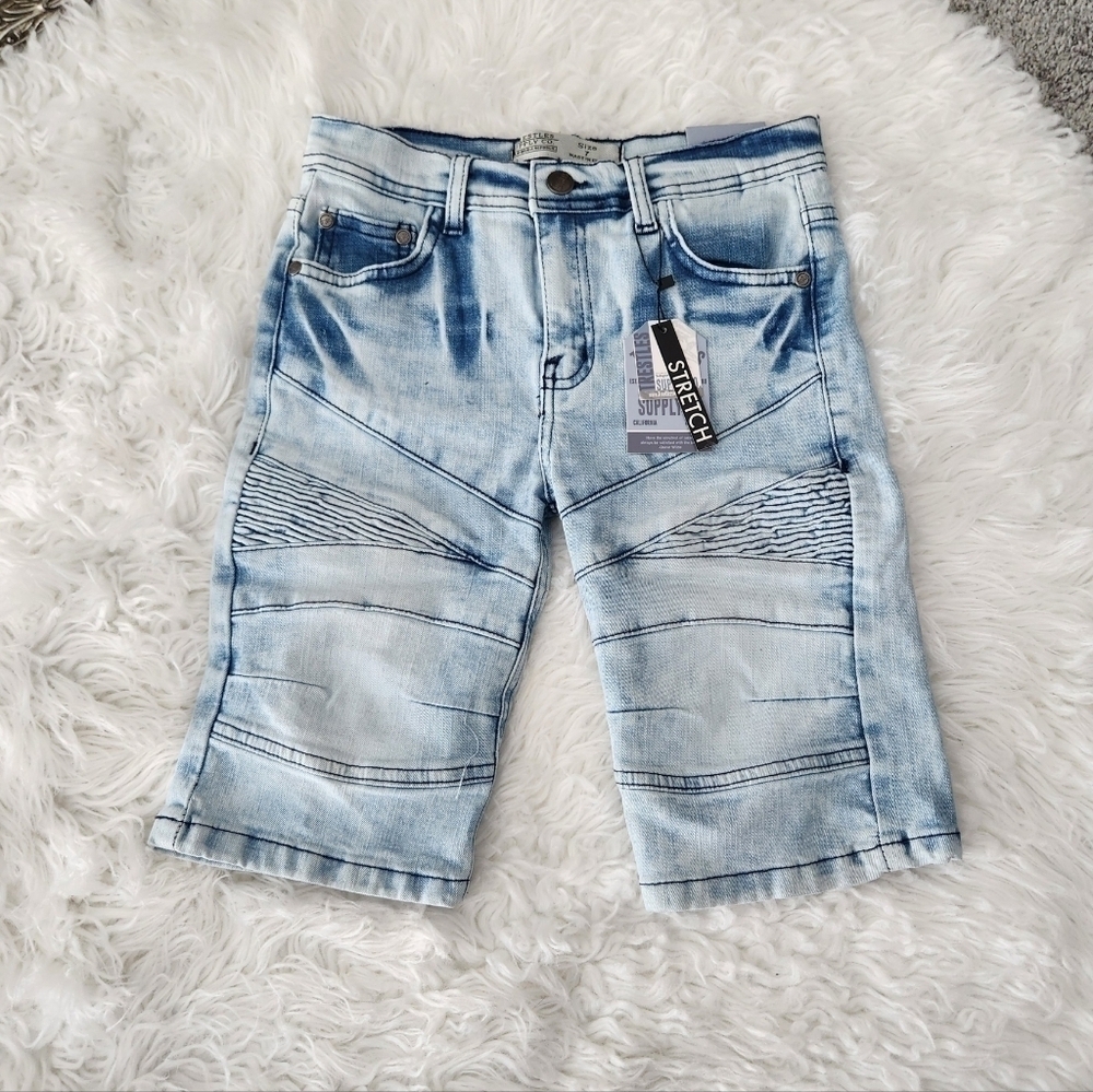 Trestles Supply Co. Bermuda Shorts. Size 7. New.